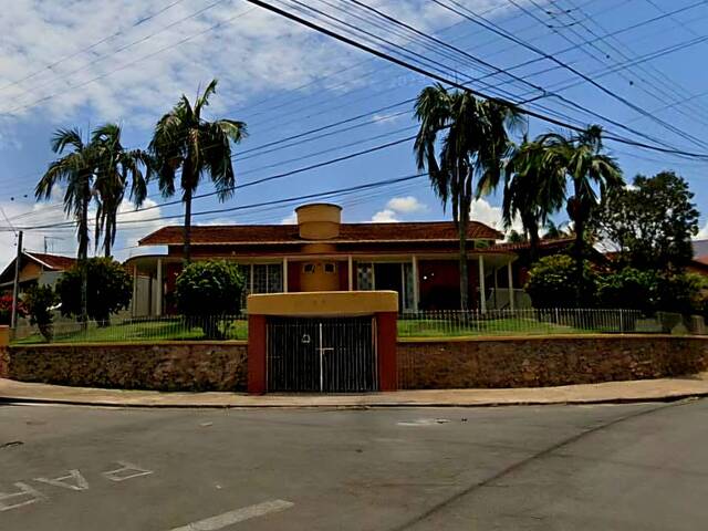 #142 - Casa para Venda em Espírito Santo do Pinhal - SP